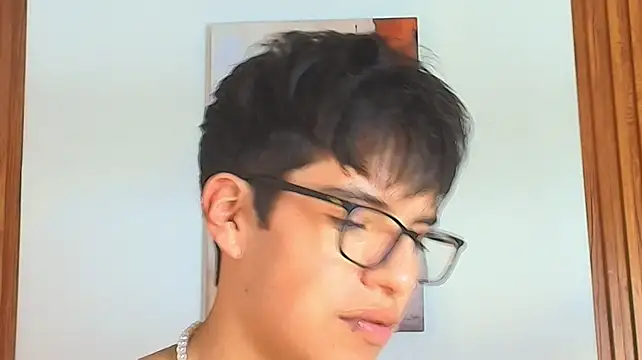 Show modela Milo_Wolff na web-kameri