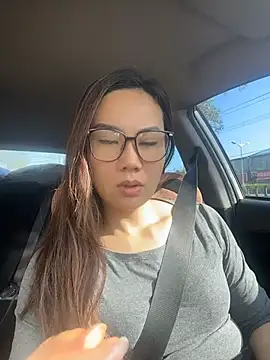 Yioyio-666 网络视讯表演