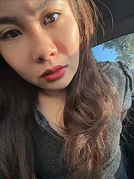 Yioyio-666 网络视讯表演