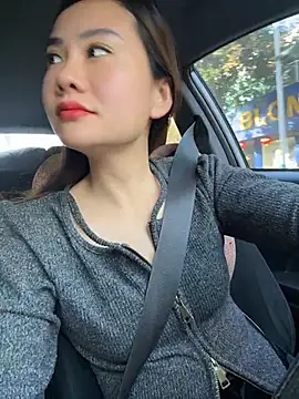Yioyio-666 网络视讯表演