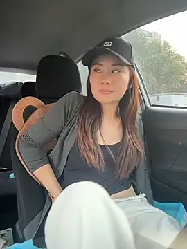 Yioyio-666 webcam show