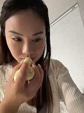Yioyio-666 Show Webcam