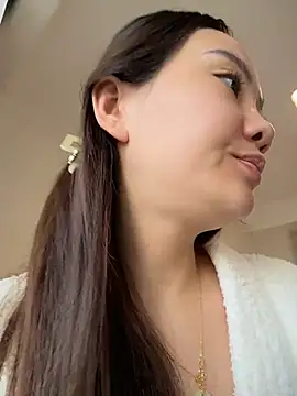Yioyio-666 Show Webcam