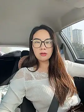 Yioyio-666 网络视讯表演