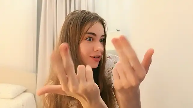 astralmira's Live XXX Chat