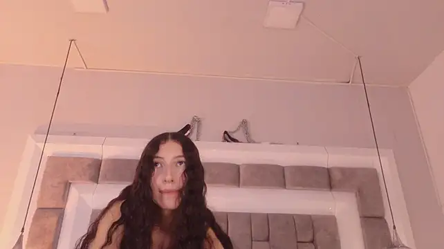 عرض كام MaddieCrow