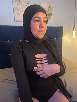 Aiuini__'s Live XXX Chat