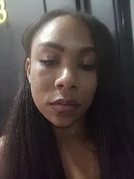 Erikamoore__ Adlı Modelin Canlı XXX Sohbeti