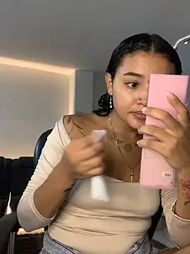 הופעת וובקאם של Maryalexxx