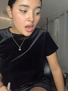 Maryalexxx Show in webcam