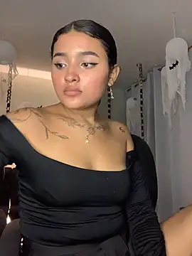 Maryalexxx Adlı Modelin Canlı XXX Sohbeti