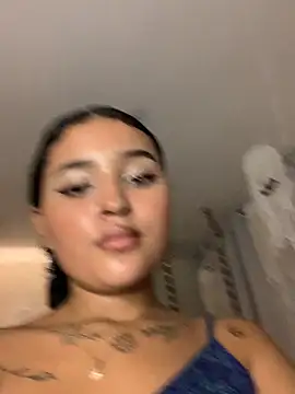 Maryalexxx Show in webcam