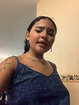 Maryalexxx Show in webcam