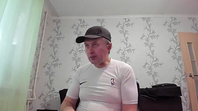 Show modela SanFrantsisko na web-kameri