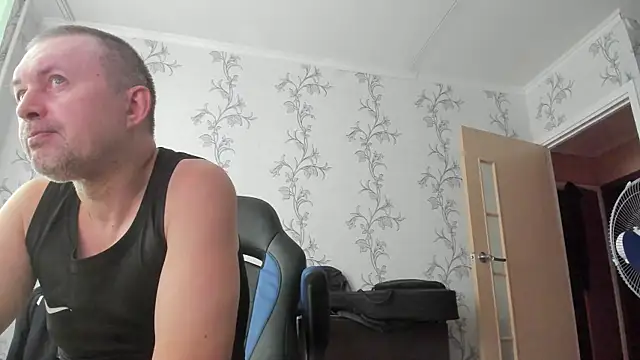 Show modela SanFrantsisko na web-kameri