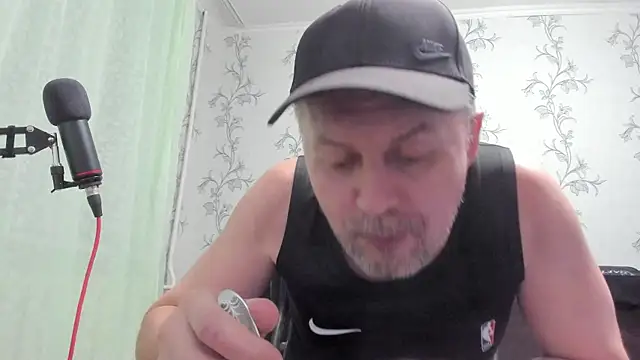 Show modela SanFrantsisko na web-kameri