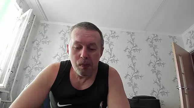 Show modela SanFrantsisko na web-kameri