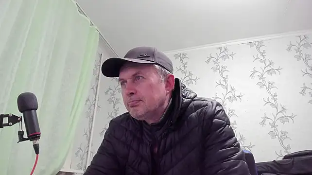 Show modela SanFrantsisko na web-kameri
