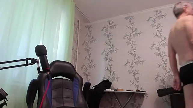 Show modela SanFrantsisko na web-kameri