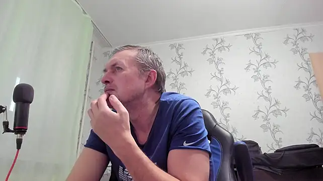 Show modela SanFrantsisko na web-kameri