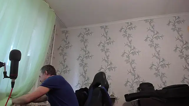 Show modela SanFrantsisko na web-kameri