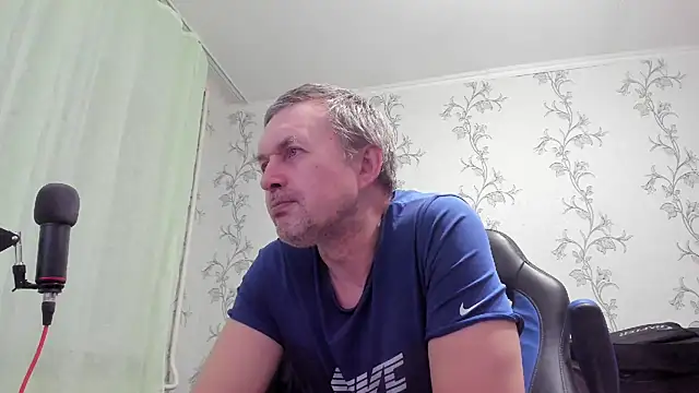 Show modela SanFrantsisko na web-kameri