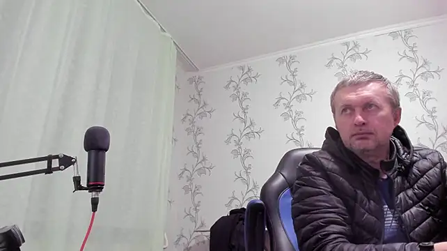 Show modela SanFrantsisko na web-kameri