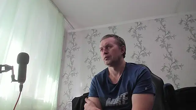 Show modela SanFrantsisko na web-kameri