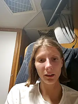 Pokazy przed kamerką – carriemausi