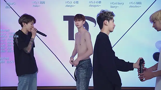 Show modela Apex-Yboy na web-kameri