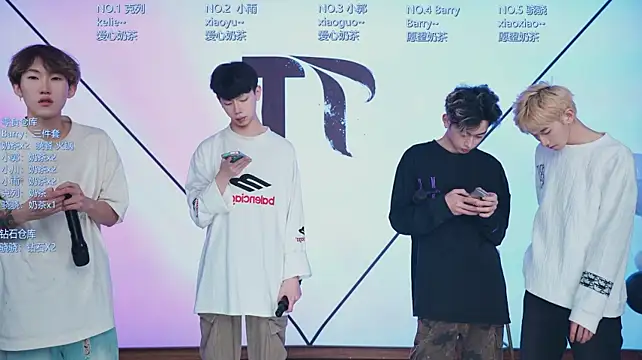 הופעת וובקאם של Apex-Yboy