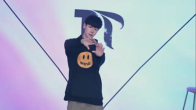 Apex-Yboy Show Webcam