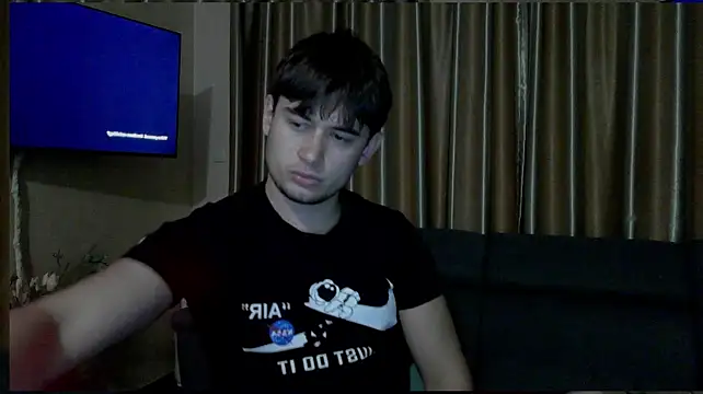 Show modela Alejandro_Ellias na web-kameri