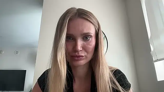 Kavellina Adlı Modelin Canlı XXX Sohbeti