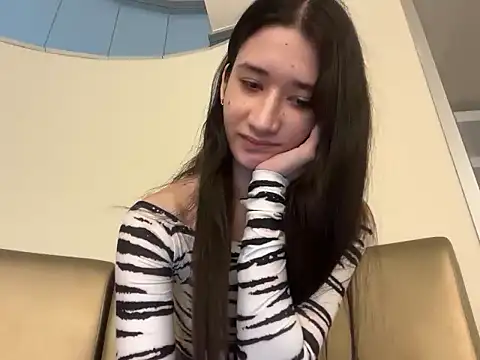 عرض كام Lorenavia