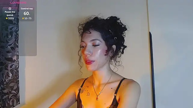 צ'אט XXX בשידור חי של BeellaRosse