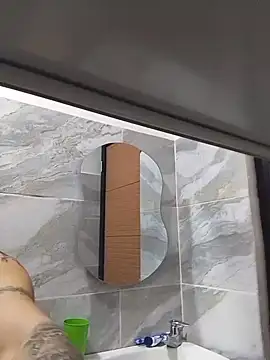 Julin03 Show in webcam