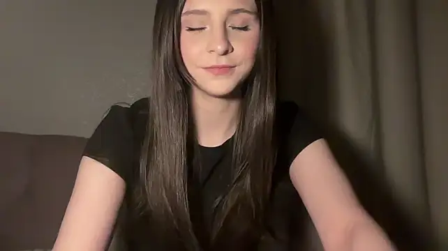 Shinelil_miss Adlı Modelin Canlı XXX Sohbeti