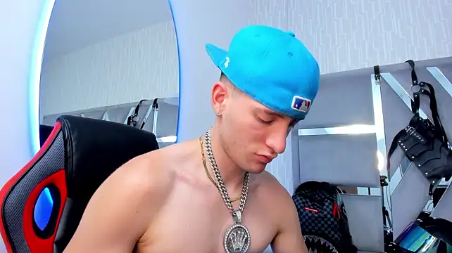 hunterheat__ Show in webcam