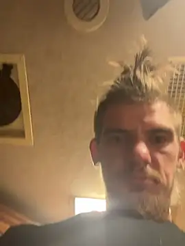 BabyGiraffe25 Show in webcam
