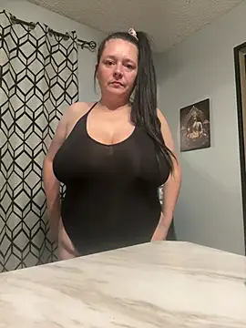 Pokazy przed kamerką – BigTitts2256