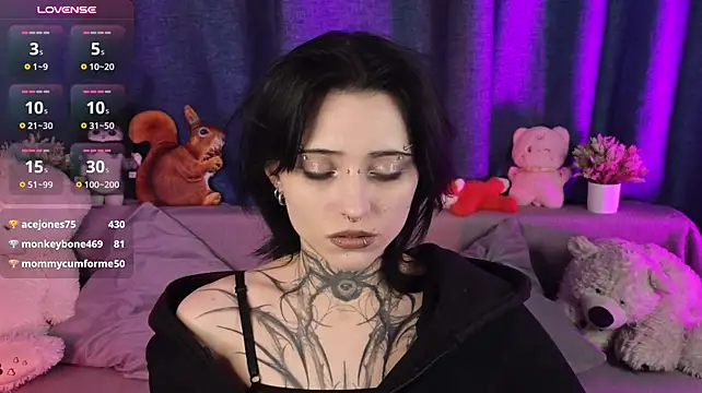 Neya_Lettee Show in webcam