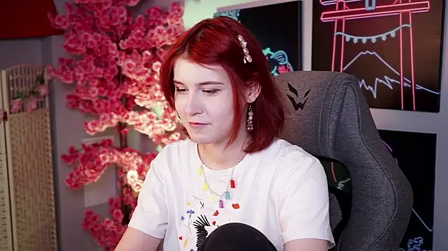 JulliaMoore Chat XXX in diretta