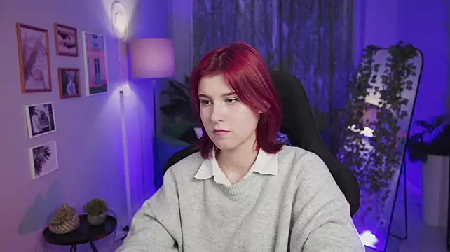 JulliaMoore Chat XXX live