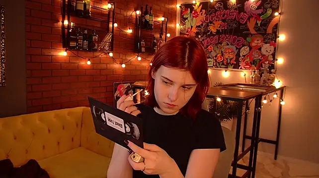 JulliaMoore's Live Chat Room