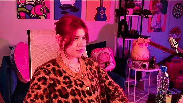 JulliaMoore Adlı Modelin Canlı XXX Sohbeti