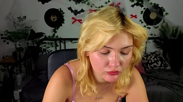 MilliePuff's Webcam Show