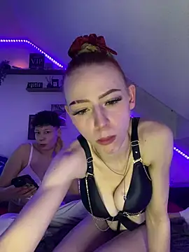 BonnyParker2 Adlı Modelin Canlı XXX Sohbeti