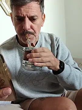 Show modela sirjm na web-kameri