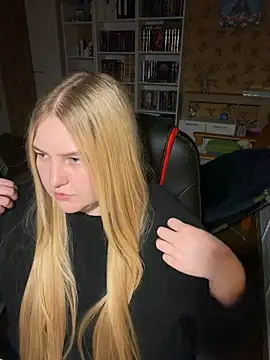 Mira_Lunar's Webcam Show